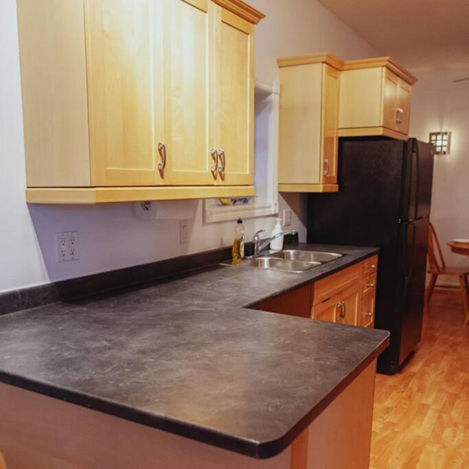 Апартаменты Large Upstairs Flat In Downtown Century Building Бельвиль Экстерьер фото